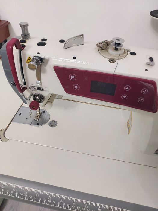 Продам швейную машину