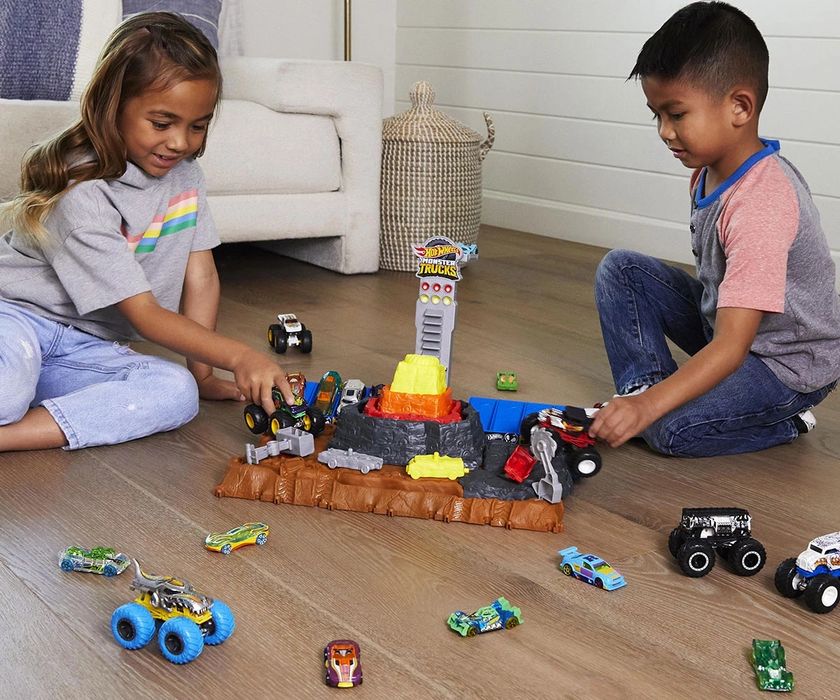 Hot Wheels - Монстер Тракс: Комплект арена за разбивачи с 1 кола