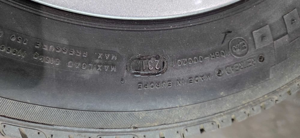 FORD  джанти със гуми 195/65/15 6J×15 ET40 5×108 цо 70>63,4 дот2317