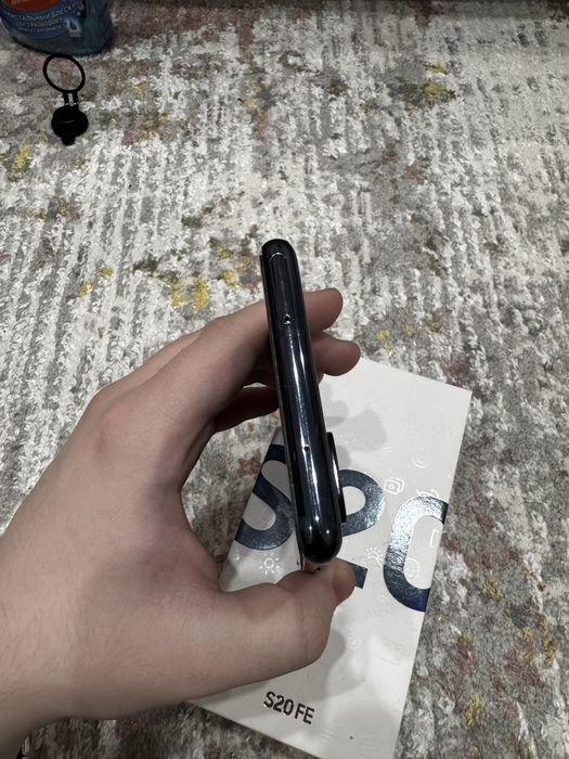 Продам Samsung S20FE