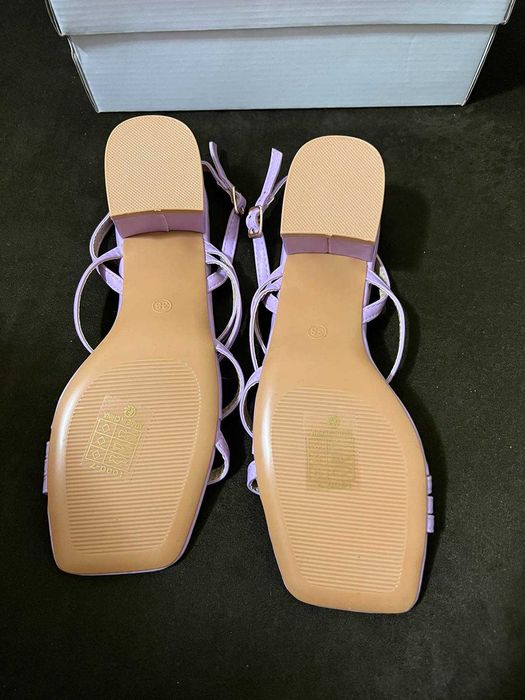 Нови сандали с ток