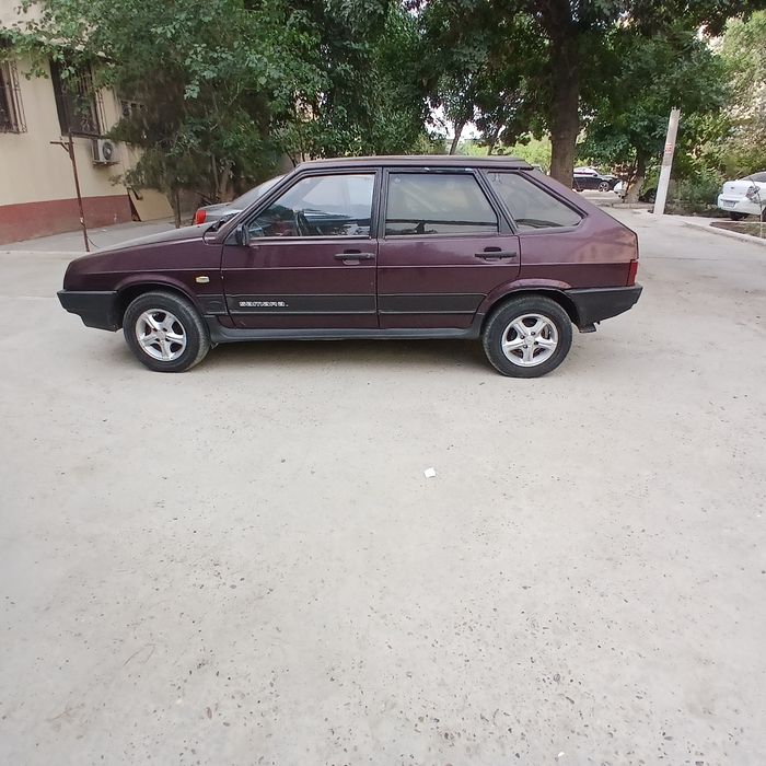 Lada 2109 в хорошем состоянии вишнёвого цвета