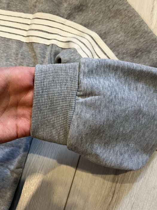 Продам зип худи с принтом на спине