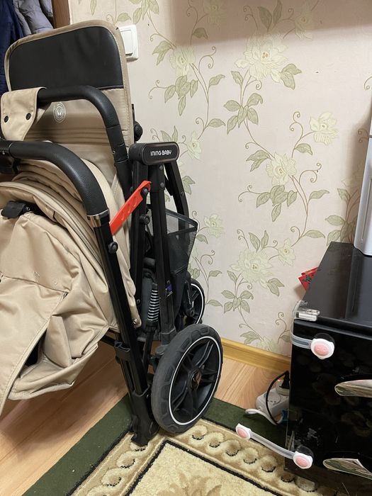 Прогулочная коляска ining baby