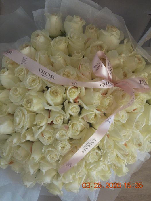 Продаю букет 101 белые розы 50 см