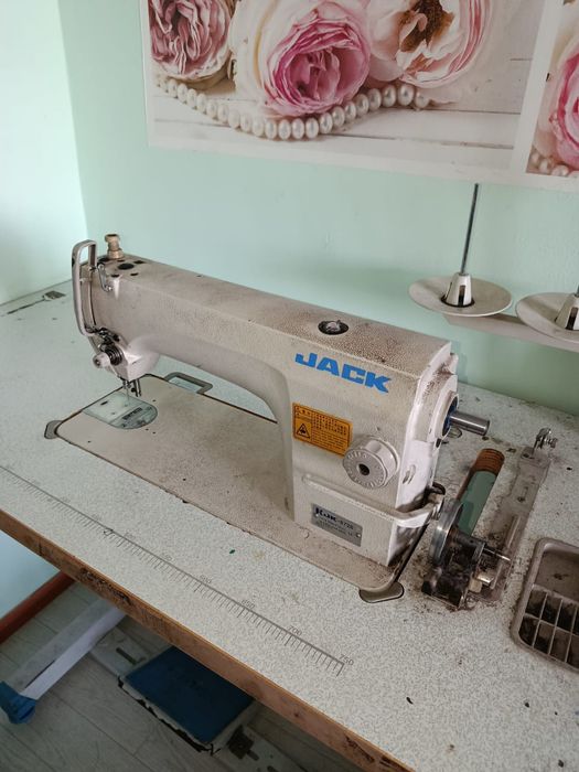 Продам швейную машину Jack