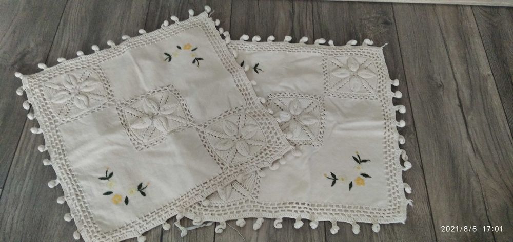 Сидушки на стулья.