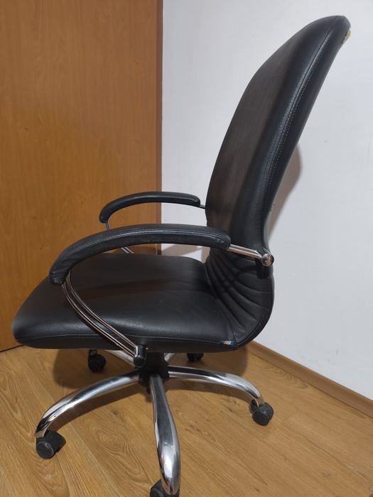 Голям  офис стол  от естествена кожа