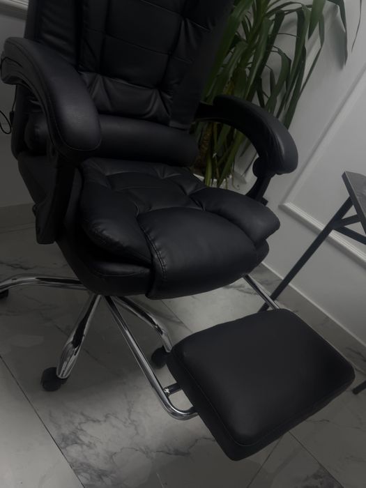 Кресло с массажем кожа новый