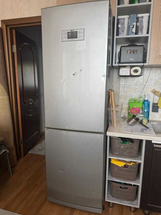 Холодильник LG серый