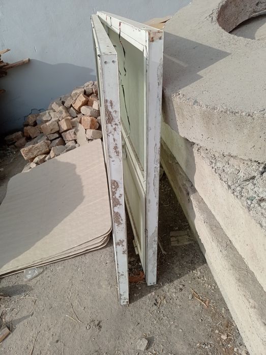 Б/у акфа ром ва эшик сотилади