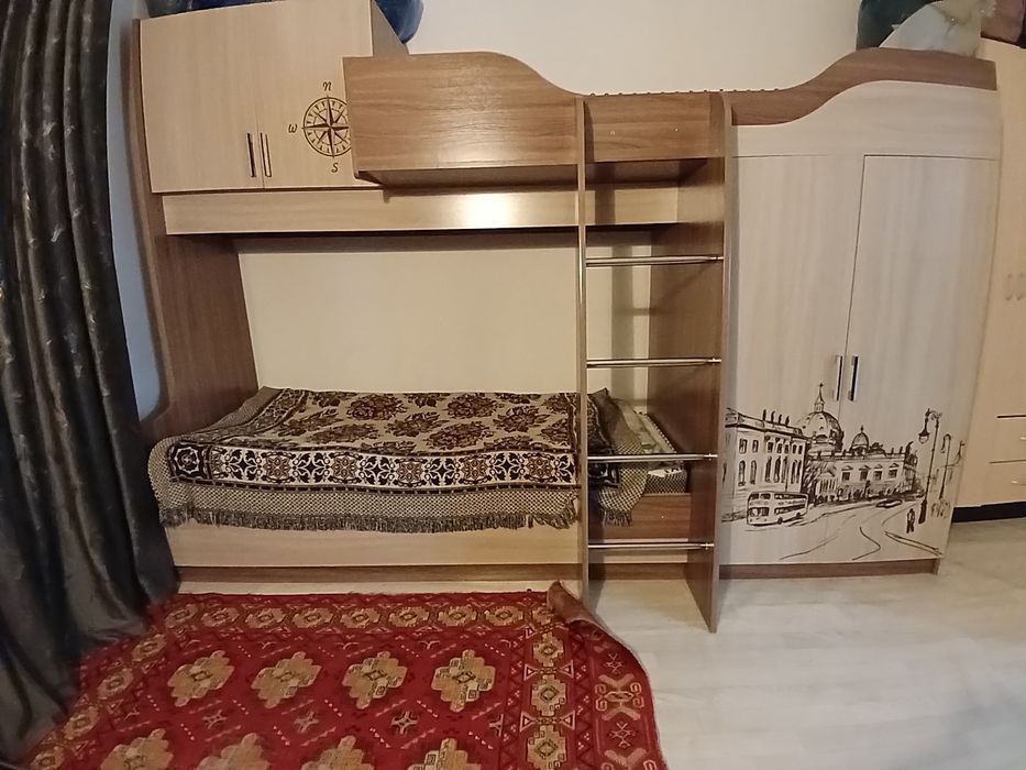 Кравать двух еташка