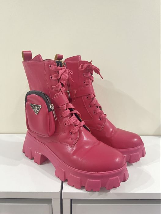 Уникални боти със свалящи аксесоари