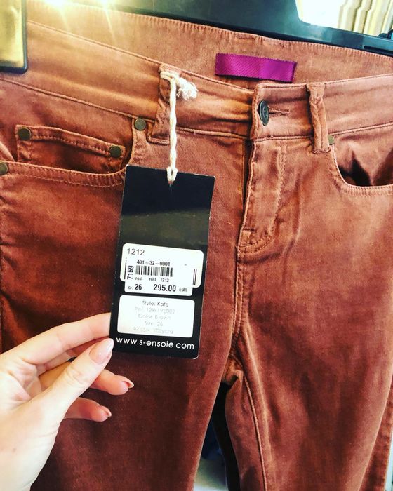 Pantaloni XS noi