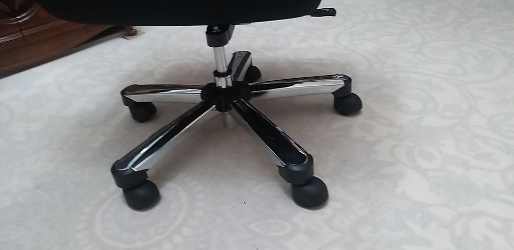 Ofis va uy uchun kresla