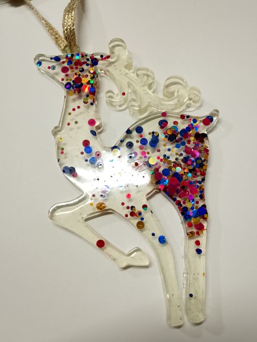 Ръчно изработени бижута и аксесоари от смола