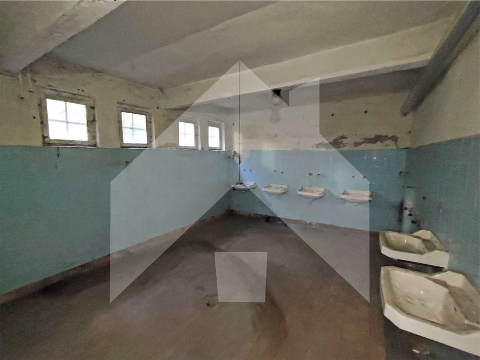 Продава ПРОИЗВОДСТВЕНО складова БАЗА - завод 4,5 ДКА в гр. Нови пазар.