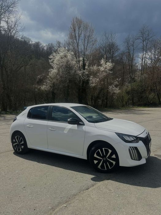 Пежо 208 1.2 110 к.с HYBRID автоматик