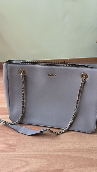 Кожаная сумка DKNY