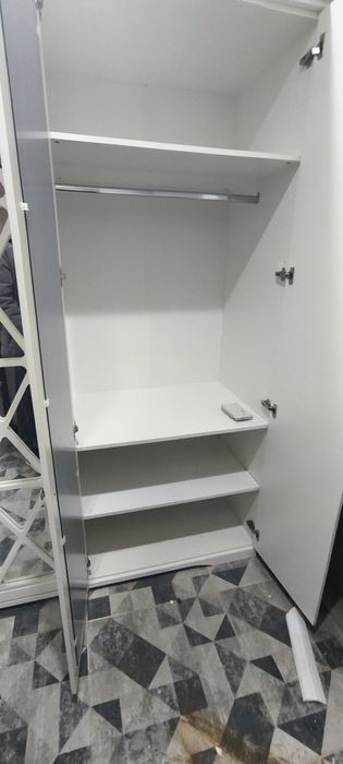 Шкаф белый с зеркалом