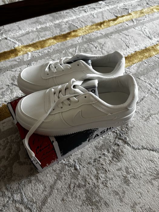 Срочно ақ женский кроссовки сатылады