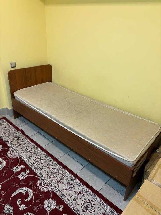 Кровать с матрасом