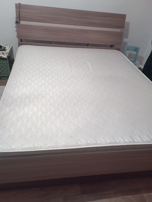 Продам деревяную кровать