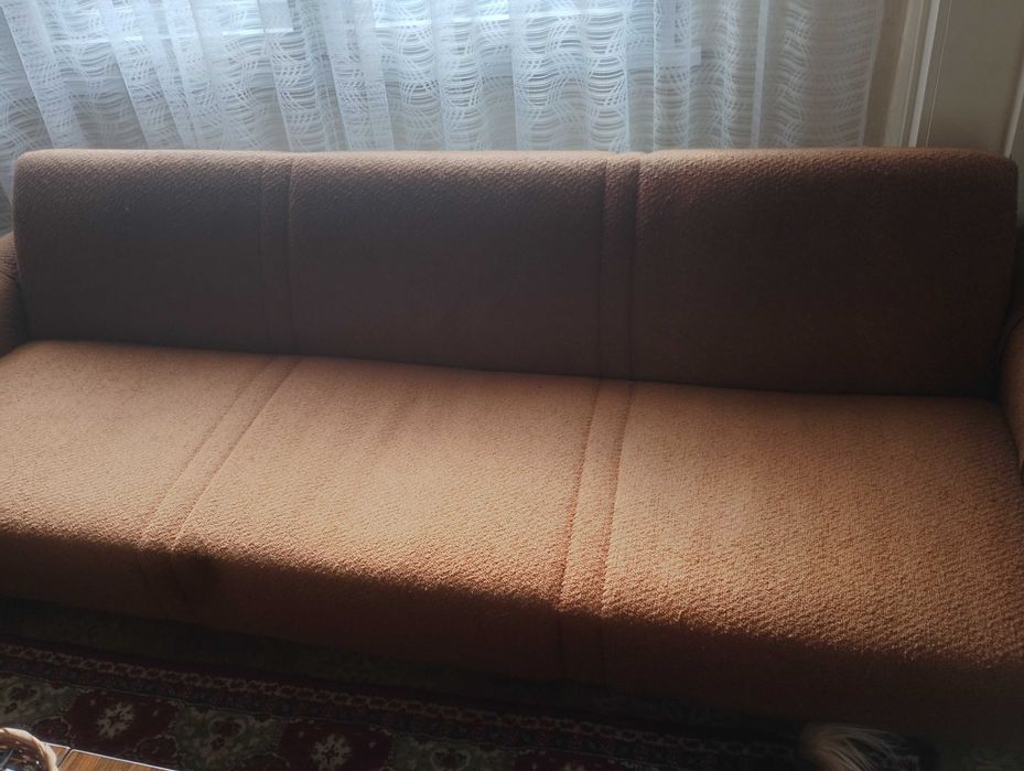 Диван с фотьойли