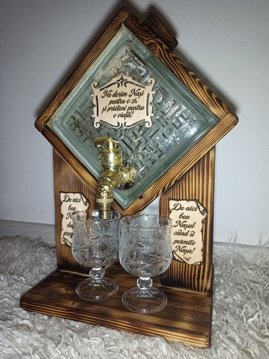 Vând recipiente pentru băuturi,cadouri