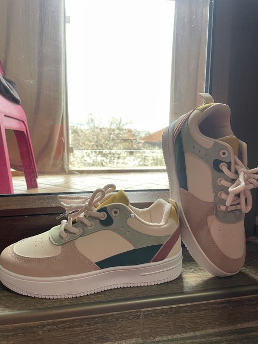 Цветни пролетни кецове, номер 36