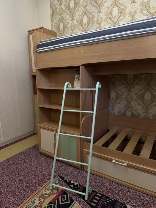 Двухъярусная кровать