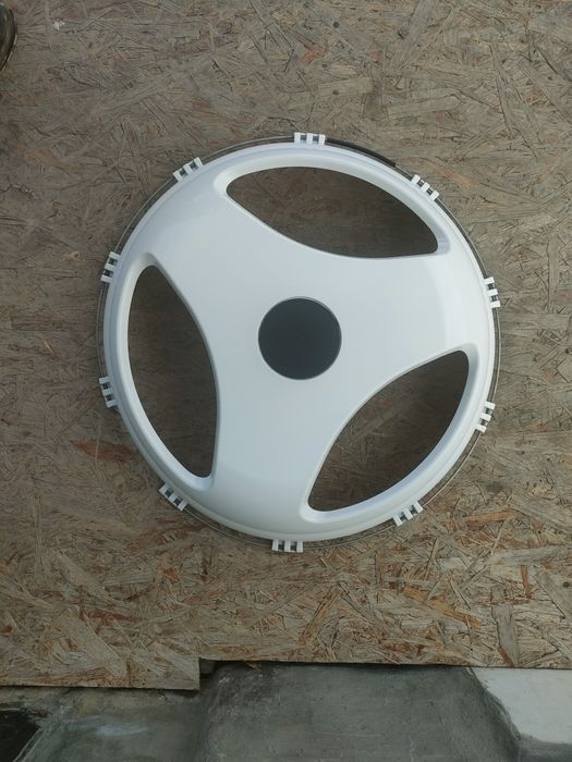 Продам один колпак