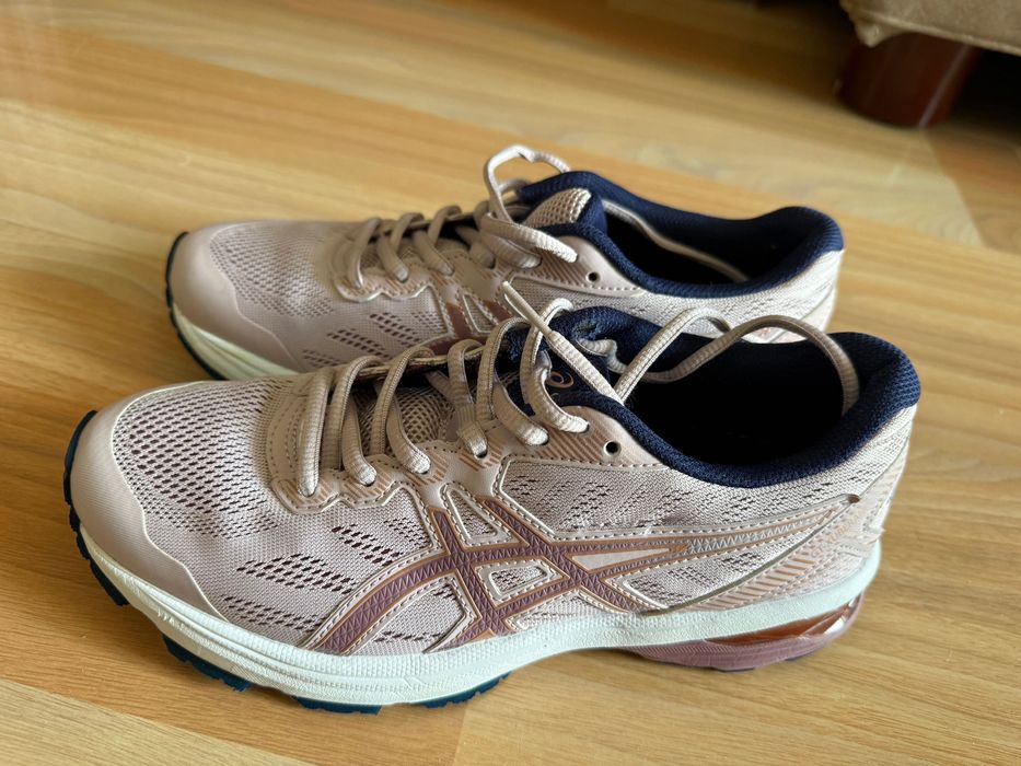 Фирменные кроссовки ASICS оригинальные