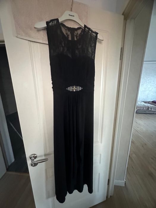 Нарядные платья в отличном состоянии