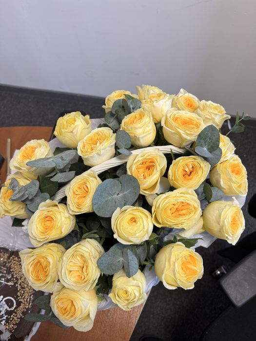 Цветы в корзине