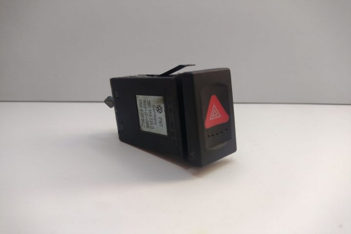 Buton Avarie 3B0953235D / 3B0 953 235 D Volkswagen VW Passat B5.5 (fa