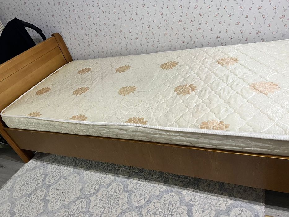 Продаю кровать вместе с матрасом
