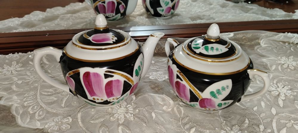 Choynak bilan shakar solib qoyadigan idishi..