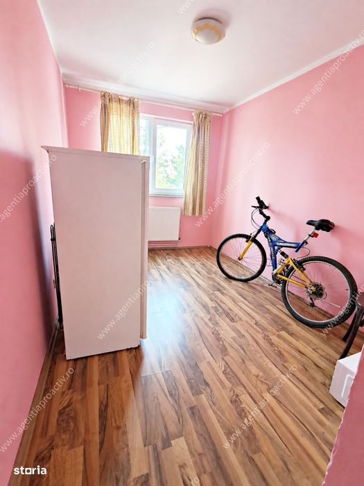 Apartament cu 4 camere , Micro 39B, etajul 1, 2 băi și 2 balcoane — fotografia 3
