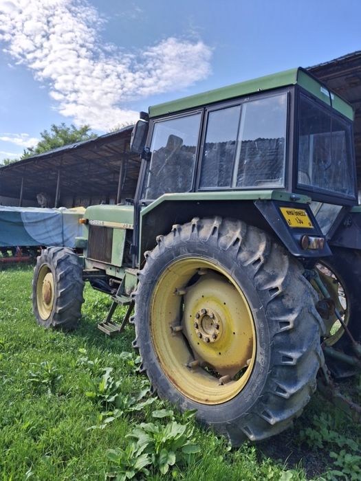Vând tractor john  Deere