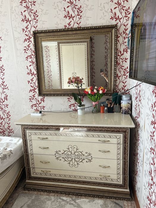 Продам спальный гарнитур 200000 тг