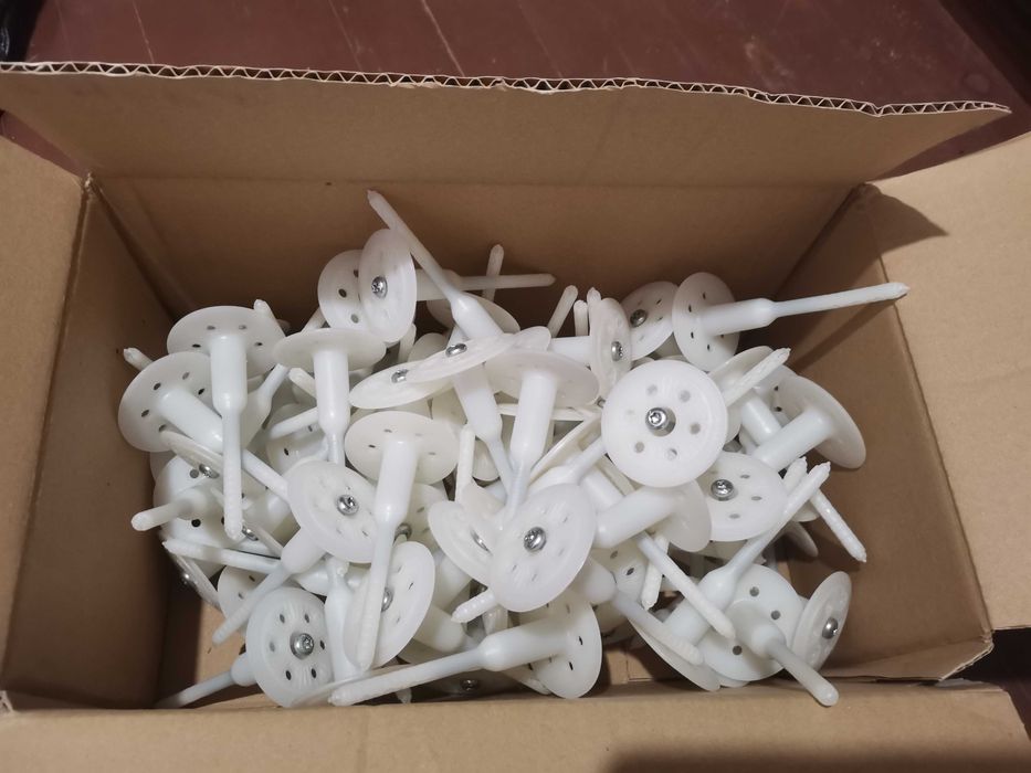 Дюбел за изолация с винт