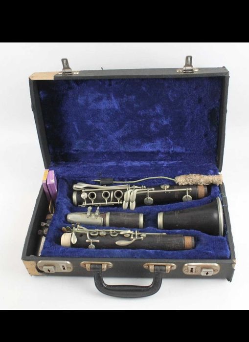 Инструмент подходящ за начинаещи или декорация Кларинет стар английски