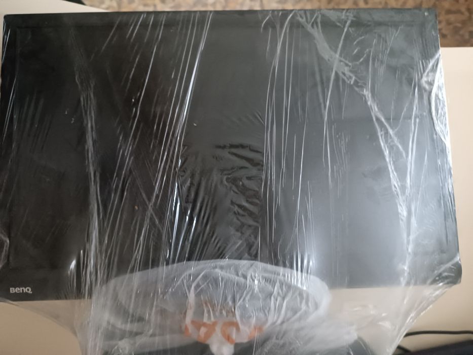 Монитор BENQ в рабочем состоянии