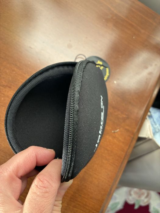 10 lei husa gadget neagra 12 cm rotunda