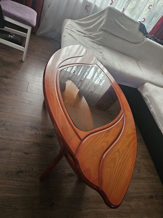 Masa de lemn masiv cu sticla