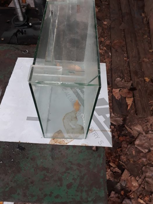 Продавам отлят аквариум