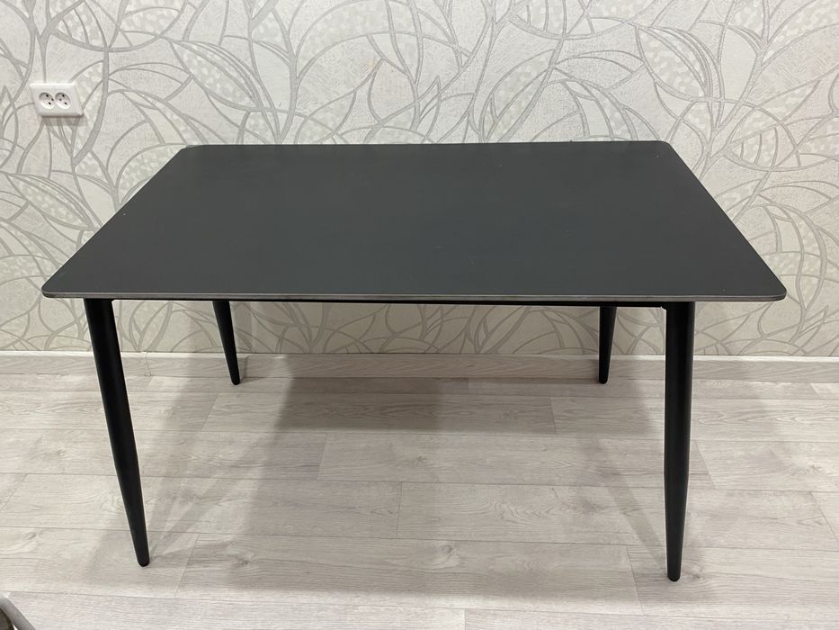 Кухонный столь черный