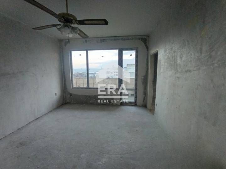 Двустаен среден апартамент с панорама към Варненското езеро и югозапад