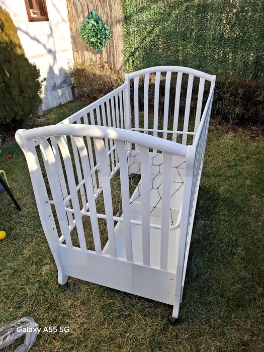 Кошара бебешка дървена с размери 130см. на 70см.